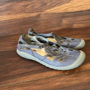 JBU Women's Gray Athletic Shoes